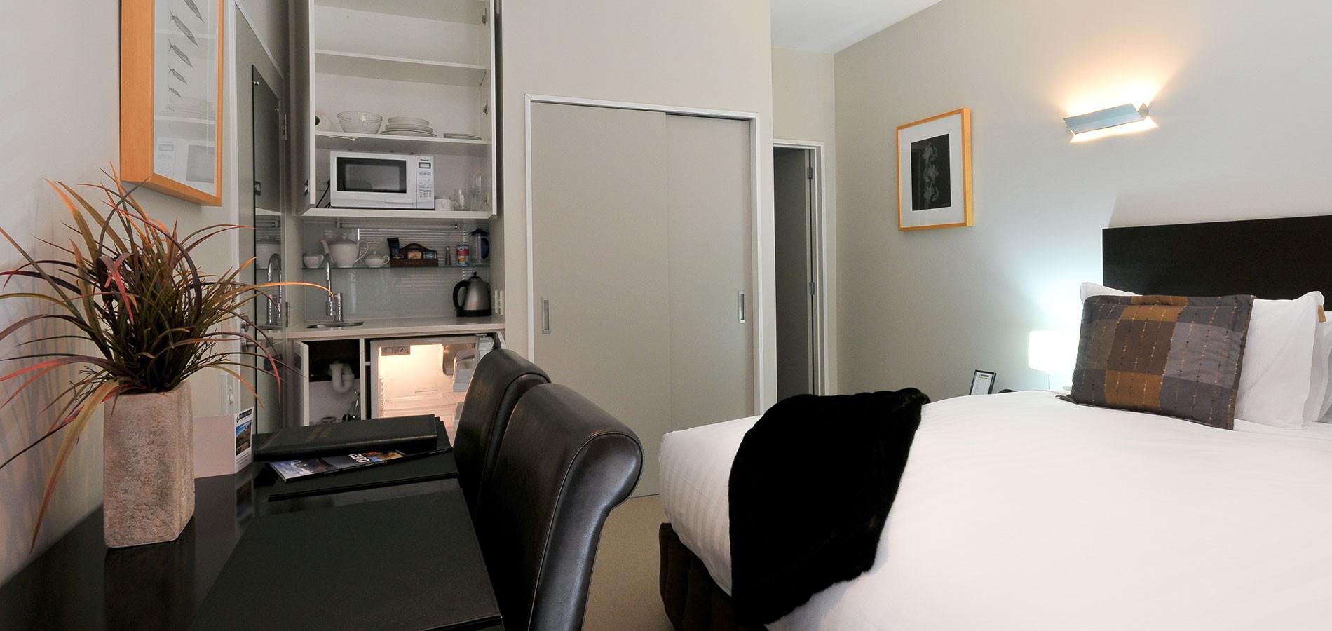 Swiss-Belsuites Pounamu Queenstown Buitenkant foto A studio apartment in New Zealand