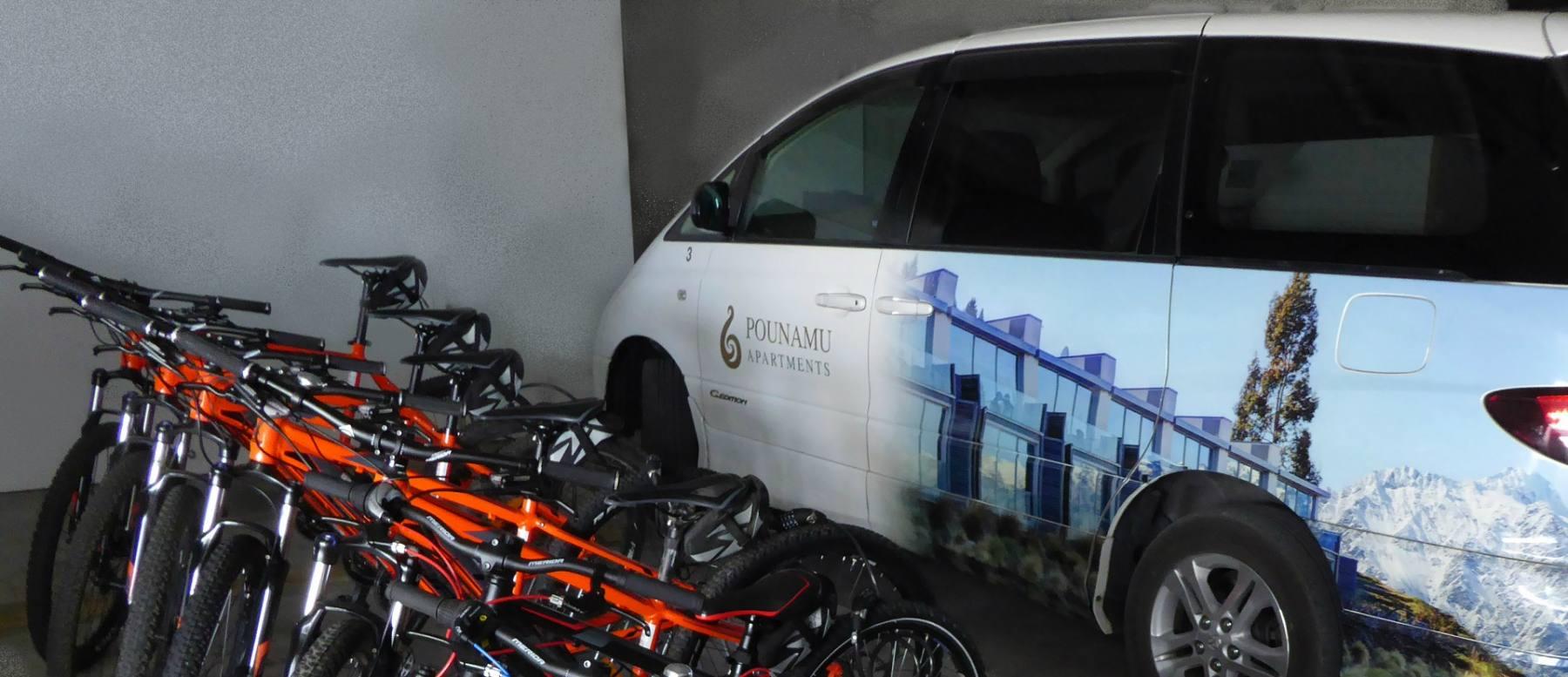 Swiss-Belsuites Pounamu Queenstown Buitenkant foto A car with a vehicle wrap