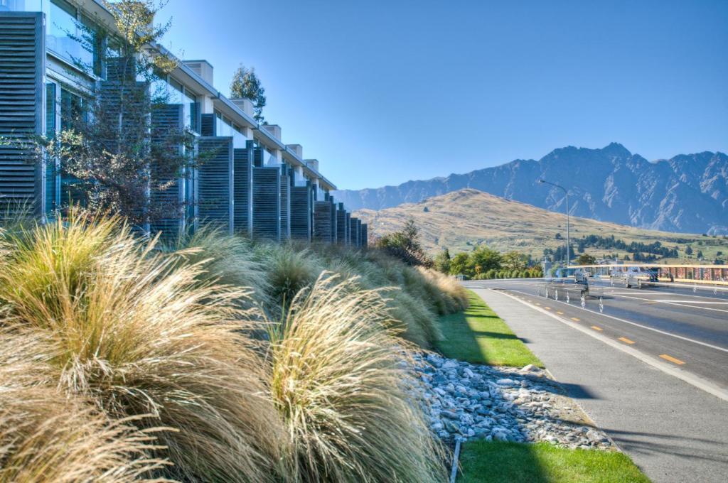 Swiss-Belsuites Pounamu Queenstown Kamer foto View of the Southern Alps from the Innovation Hub