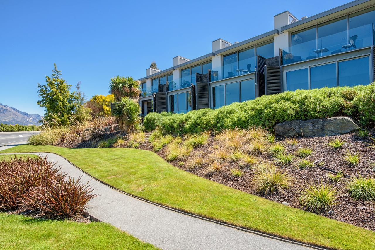 Swiss-Belsuites Pounamu Queenstown Buitenkant foto The Jack's Point clubhouse