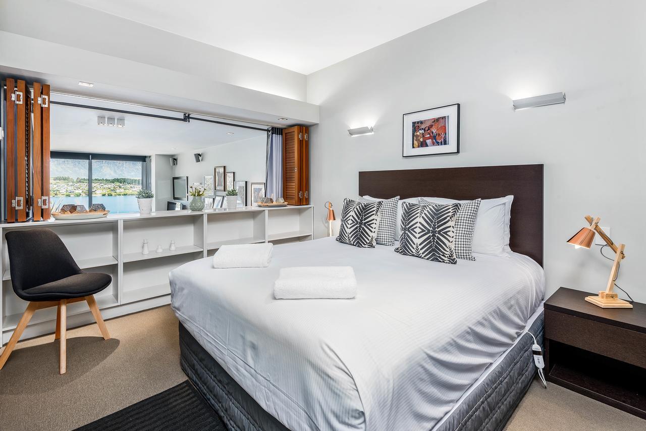 Swiss-Belsuites Pounamu Queenstown Buitenkant foto A bedroom at the hotel
