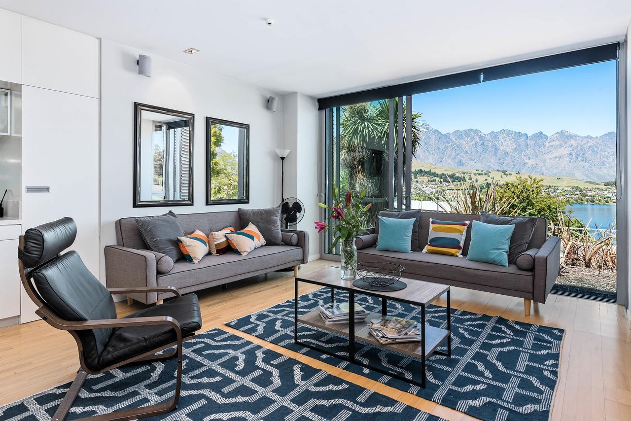 Swiss-Belsuites Pounamu Queenstown Buitenkant foto A staged living room
