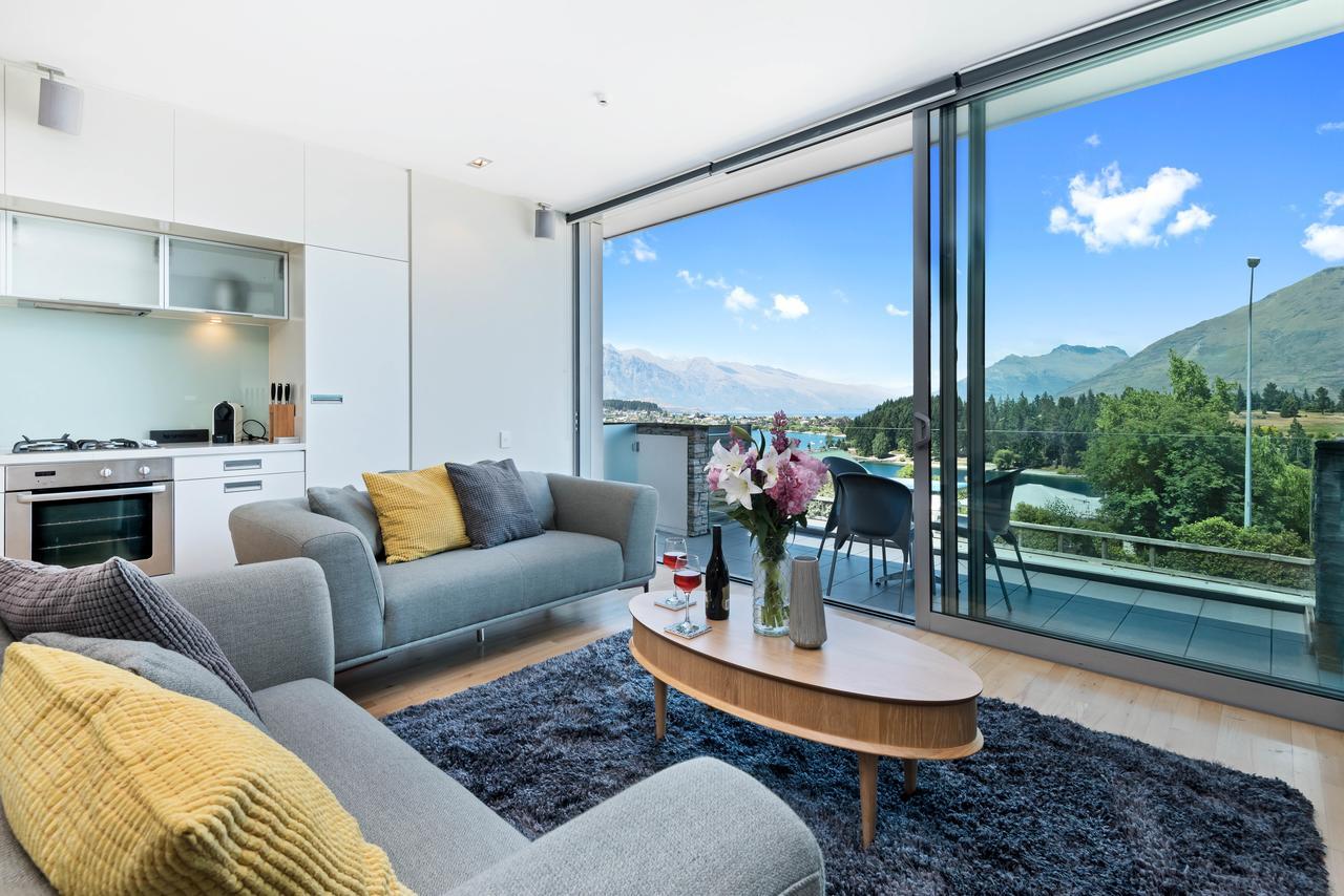 Swiss-Belsuites Pounamu Queenstown Buitenkant foto A staged apartment at The Lakes